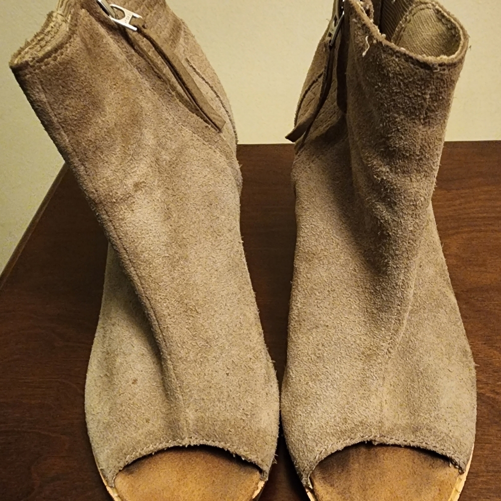 TOMS Lunata Suede Distressed Stacked Heel AnkleBootie Size 7.5 - Picture 3 of 13